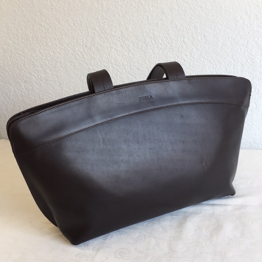 Furla dark brown leather bag. All the things will fit😍